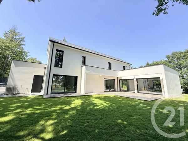 Maison à vendre  9 pièces - 220 m 2   ST SEBASTIEN SUR LOIRE  - 44