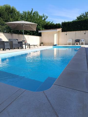 En exclusivité maison familiale de 153 m2 avec piscine dans un petit lotissement privé, sur un terrain clos et arboré de 785 m2, a découvrir sur la commune de Romans sur Isère .
Maison plain pied composée d'un séjour lumineux de 32 m2 avec un accès direct au jardin , cuisine équipée d'une surface de 17 m2 donnant sur une terrasse couverte de 12 m2 exposer Ouest , pour acceuillir la familles .
Cette charmante maison dispose de 3 chambres avec placard intégrer dans chacun et une salle de bain commun avec douche très spacieuse de 14 m2 .
Vous apprécierait le volume du garage de 32 m2 pouvant servir de 4 chambres avec mezzanine qui a était entièrement isolé et instalation d'une baie vitrée ;
un coin buanderie avec douche et wc avec un accès direct a la piscine terrasse et jardin .
Lotissement très calme et voisinage acceuillant , deux places de parking pour vos stationnement et une place en plus a l'intérieur du jardin .
Système de chauffage au sol fonctionnant avec une pompe a chaleur , la maison est équipée d'un adoucisseur et l'isolation des combles a été refaite récemment .
Je reste à votre disposition pour toutes questions supplémentaires et prise de rendez-vous pour les visites ;repond aux appels meme le week-end