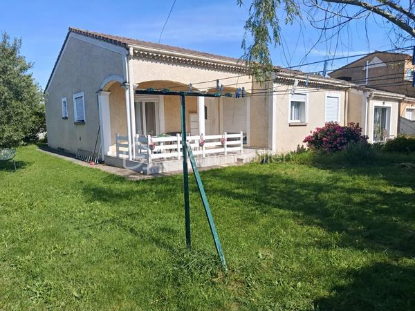 En exclusivité maison familiale de 153 m2 avec piscine dans un petit lotissement privé, sur un terrain clos et arboré de 785 m2, a découvrir sur la commune de Romans sur Isère .
Maison plain pied composée d'un séjour lumineux de 32 m2 avec un accès direct au jardin , cuisine équipée d'une surface de 17 m2 donnant sur une terrasse couverte de 12 m2 exposer Ouest , pour acceuillir la familles .
Cette charmante maison dispose de 3 chambres avec placard intégrer dans chacun et une salle de bain commun avec douche très spacieuse de 14 m2 .
Vous apprécierait le volume du garage de 32 m2 pouvant servir de 4 chambres avec mezzanine qui a était entièrement isolé et instalation d'une baie vitrée ;
un coin buanderie avec douche et wc avec un accès direct a la piscine terrasse et jardin .
Lotissement très calme et voisinage acceuillant , deux places de parking pour vos stationnement et une place en plus a l'intérieur du jardin .
Système de chauffage au sol fonctionnant avec une pompe a chaleur , la maison est équipée d'un adoucisseur et l'isolation des combles a été refaite récemment .
Je reste à votre disposition pour toutes questions supplémentaires et prise de rendez-vous pour les visites ;repond aux appels meme le week-end