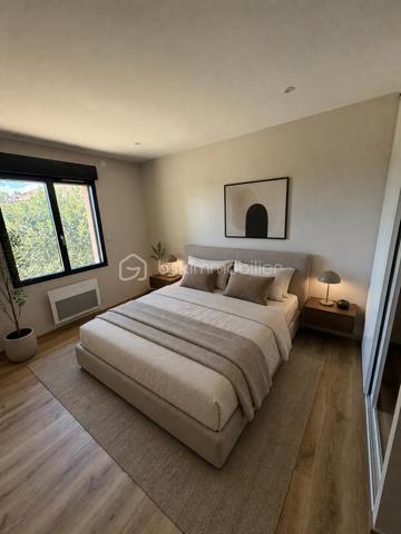 Située sur les hauteurs de Génissieux, dans un environnement privilégié et sans vis-à-vis, découvrez cette magnifique villa de 137m², entièrement rénovée avec goût et matériaux de qualité. Un bien rare à la vente, offrant calme, espace et une vue exceptionnelle.

Rez-de-chaussée :

* Grande pièce de vie très lumineuse avec grandes baies vitrées offrant une vue magnifique sur le jardin et la piscine. Belle hauteur sous plafond et cheminée
* Cuisine équipée
* Deux belle chambres 
* Salle d’eau (douche à l’italienne)
* Grande buanderie
* WC

Étage :

* Deux chambres dont l’une avec salle de bain (douche et WC)

Extérieurs :

* Deux terrasses couvertes idéales pour profiter de la vue en toute saison
* Piscine avec bel espace détente
* Jardin arboré sans aucun vis-à-vis
* Parking pour plusieurs véhicules
* Abri voiture avec grande pièce de rangement

Autres caractéristiques :

* Chauffage et climatisation par pompe à chaleur
* Classe énergétique : C

Un bien coup de cœur, idéal pour ceux qui recherchent la tranquillité, la nature et une qualité de vie rare à seulement quelques minutes des commodités.