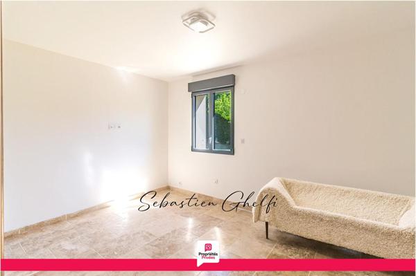 maison contemporaine de plain-pied avec 3 chambres- garage-beau terrain