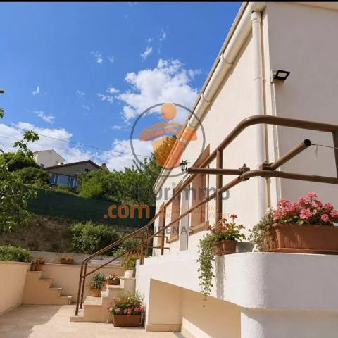 Vente                                                      Maison
                        
                     5 pièces                      90 m2                     à Aubenas