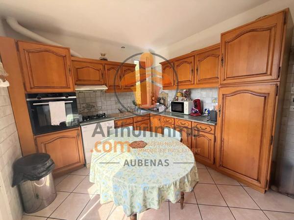 Vente                                                      Maison
                        
                     5 pièces                      90 m2                     à Aubenas