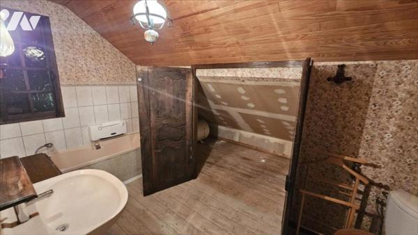 MESANDANS, propriété de charme à rénover en partie sur parcelle 1862 m²