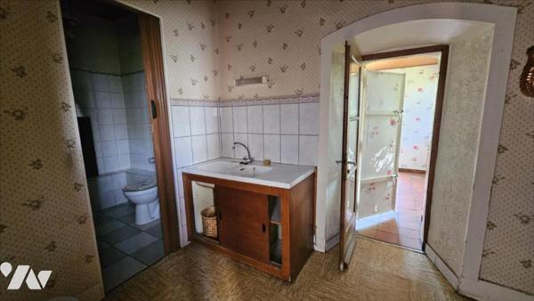 MESANDANS, propriété de charme à rénover en partie sur parcelle 1862 m²