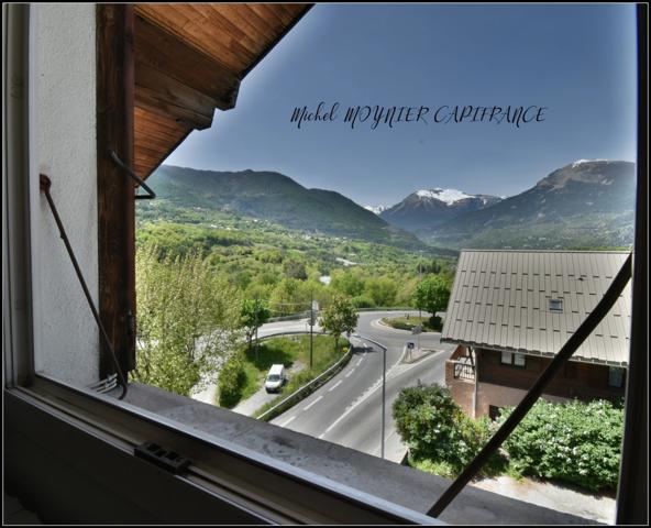 ✨ À GUILLESTRE, DERNIER ÉTAGE, VUE MONTAGNE & POTENTIEL XXL ! 🏔️☀️