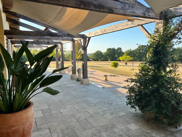 Dpt Gers (32), MARCIAC proche, ELEGANTE PROPRIETE plain-pied 4.5 Hectares piscinables, beaux volumes, belles prestations, hangar 700m2, garage