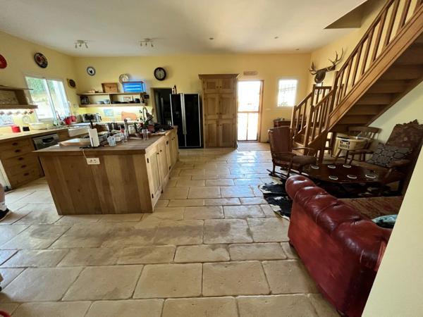 Dpt Gers (32), MARCIAC proche, ELEGANTE PROPRIETE plain-pied 4.5 Hectares piscinables, beaux volumes, belles prestations, hangar 700m2, garage