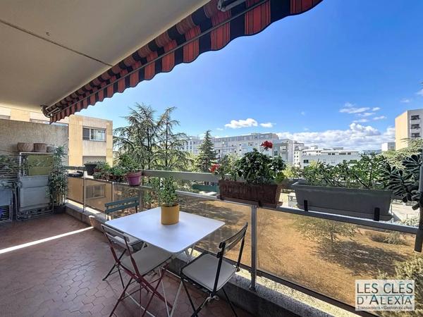 T4  de 87 m2 traversant avec balcons et garage fermé – Villeurbanne