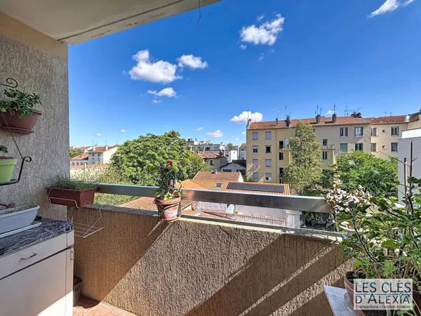 T4  de 87 m2 traversant avec balcons et garage fermé – Villeurbanne