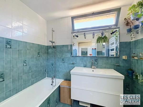 T4  de 87 m2 traversant avec balcons et garage fermé – Villeurbanne