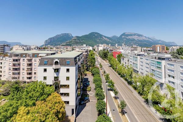 Appartement T4 à vendre  4 pièces - 66,44 m 2   SEYSSINS  - 38