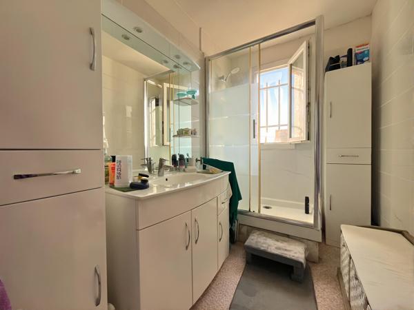 Maison 4 chambres jardin sud DPE B Le Muy familiale