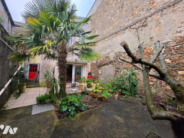 BORDS DE LOIRE MAISON EN PIERRES 5 pièces + garage et dépendances