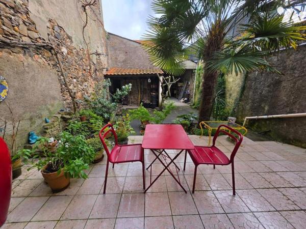 BORDS DE LOIRE MAISON EN PIERRES 5 pièces + garage et dépendances