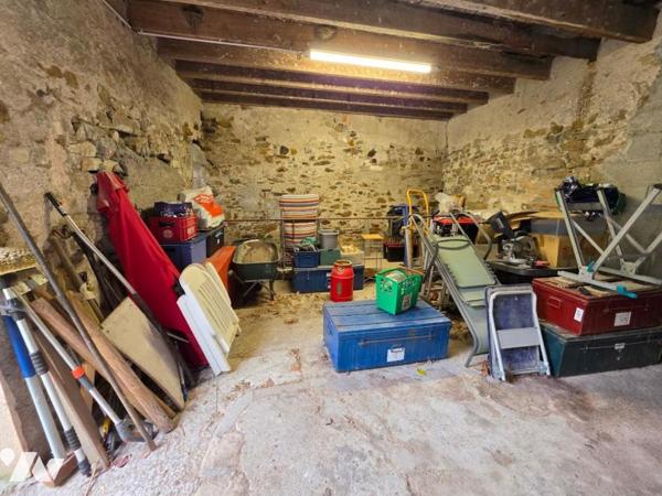 BORDS DE LOIRE MAISON EN PIERRES 5 pièces + garage et dépendances