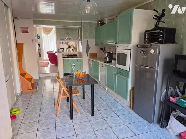 BORDS DE LOIRE MAISON EN PIERRES 5 pièces + garage et dépendances