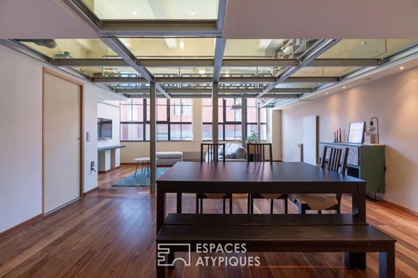 Loft contemporain lumineux avec verrière hors norme