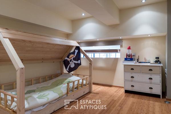 Loft contemporain lumineux avec verrière hors norme