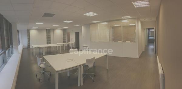 Dpt Nord (59), à vendre ROUBAIX Bureau récent 144m² avec ascenseur,centre-ville, en zone FRANCHE et QQPV, au pied des transports .