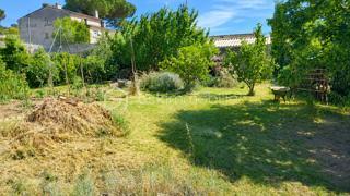 Terrain 604 m2 Bagnols-sur-Cèze.

Je vous invite à venir découvrir ce joli terrain constructible dans un quartier résidentiel calme, proche des commodités.
D'une superficie de 604 m2 avec les viabilités se situe en bordure.
Environnement agréable.

Une opportunité à saisir rapidement.
Je suis disponible 7 jours / 7 pour répondre à vos questions et organiser une visite.