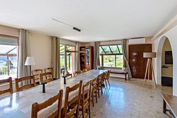 Propriété de 14 pièces - 196 m²