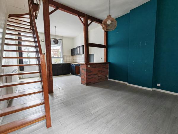 Idéalement située rue de la Poste à Saint Amand Les Eaux