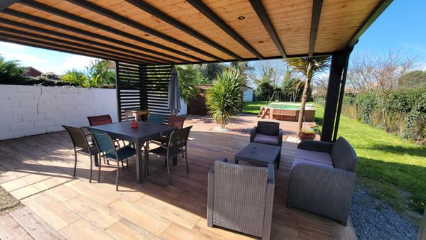 Maison plain pied LONS 4 pièce(s) 100 m2 terrain 770m² piscine hors sol