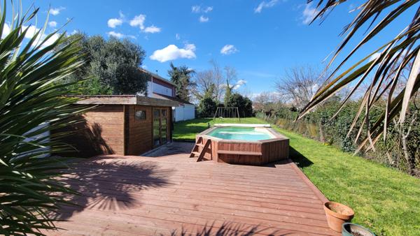 Maison plain pied LONS 4 pièce(s) 100 m2 terrain 770m² piscine hors sol