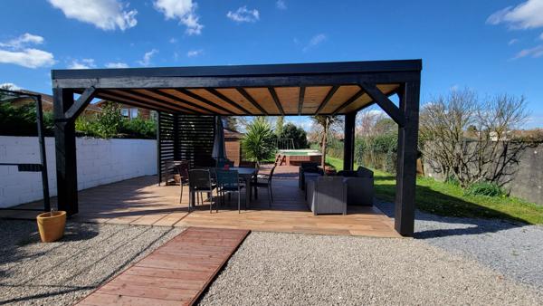 Maison plain pied LONS 4 pièce(s) 100 m2 terrain 770m² piscine hors sol