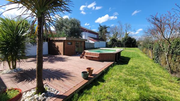 Maison plain pied LONS 4 pièce(s) 100 m2 terrain 770m² piscine hors sol
