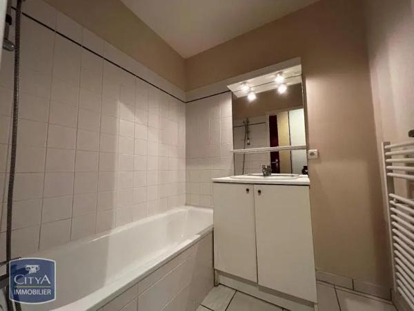 Appartement à louer 2 pièces 42.96m² Malemort (19360)