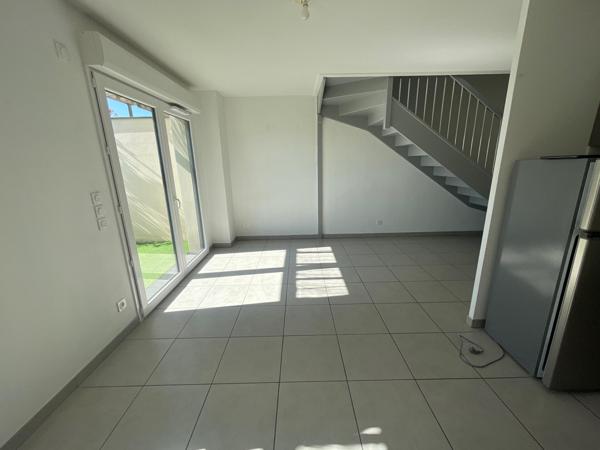 Maison T3 DUPLEX dans résidence sécurisée avec une terrasse et pompe à chaleur..