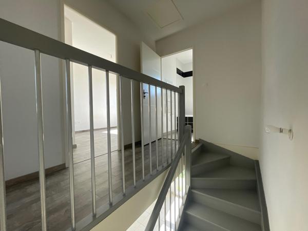 Maison T3 DUPLEX dans résidence sécurisée avec une terrasse et pompe à chaleur..