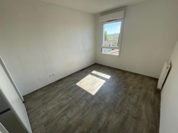 Maison T3 DUPLEX dans résidence sécurisée avec une terrasse et pompe à chaleur..