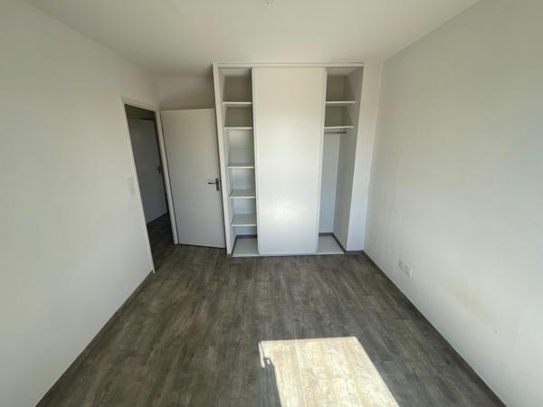 Maison T3 DUPLEX dans résidence sécurisée avec une terrasse et pompe à chaleur..