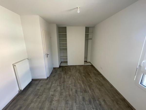 Maison T3 DUPLEX dans résidence sécurisée avec une terrasse et pompe à chaleur..