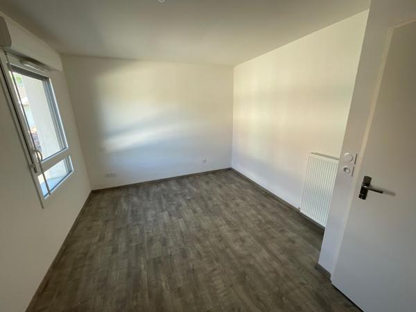 Maison T3 DUPLEX dans résidence sécurisée avec une terrasse et pompe à chaleur..