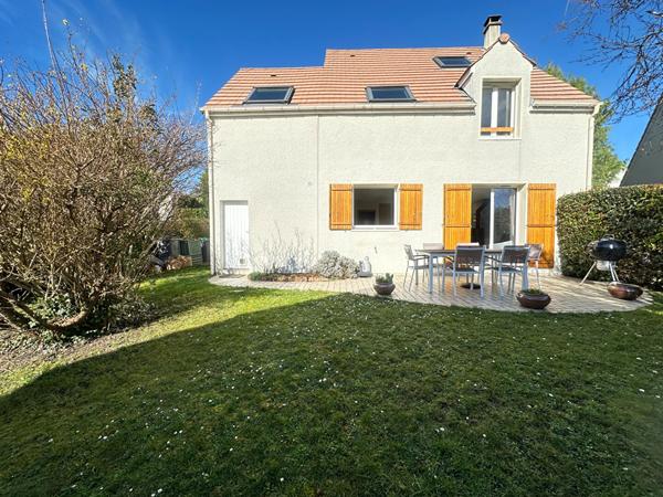 Maison 7 pièces (DPE D) à Verrières-Le-Buisson, en excellent état, quartier recherché, 4 CHAMBRES, GARAGE, JARDIN.