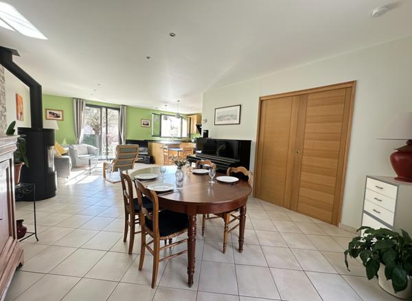 Maison 7 pièces (DPE D) à Verrières-Le-Buisson, en excellent état, quartier recherché, 4 CHAMBRES, GARAGE, JARDIN.