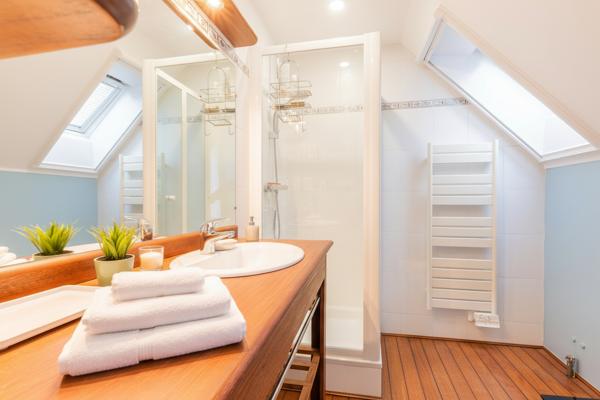 Maison 7 pièces (DPE D) à Verrières-Le-Buisson, en excellent état, quartier recherché, 4 CHAMBRES, GARAGE, JARDIN.