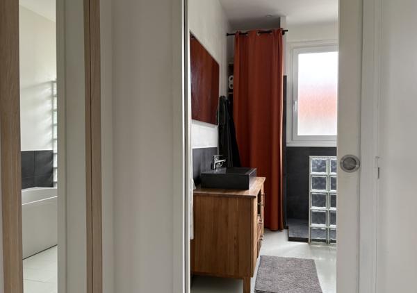 Maison familiale 152 m² avec quatre chambres et garage au calme absolu en impasse