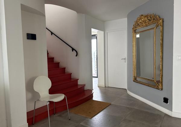 Maison familiale 152 m² avec quatre chambres et garage au calme absolu en impasse
