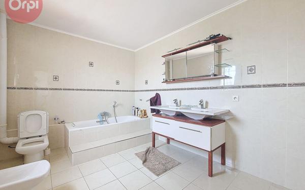 Maison à vendre    5 pièces •  Espira-de-l'Agly