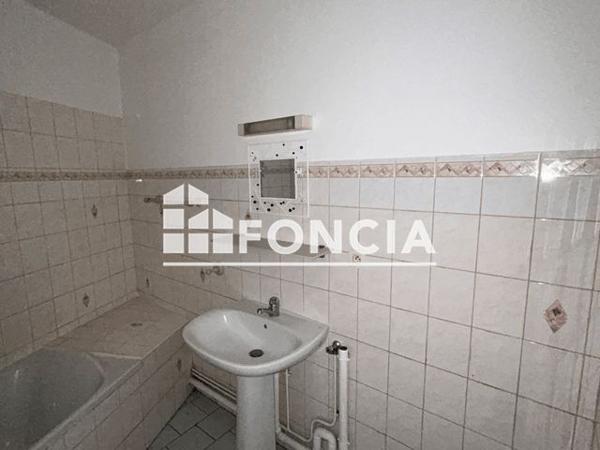 Location Appartement 2 pièces 70.3 m² - 38/46 AVENUE VICTOR HUGO Coulommiers 77120