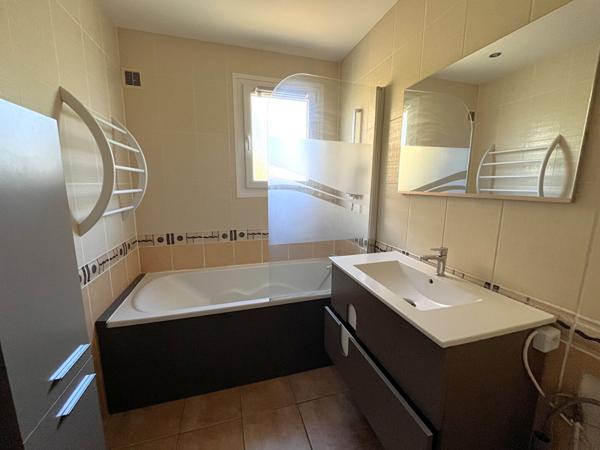 Appartement 3 chambres, 2 caves, parking