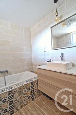 Appartement T4 à vendre  5 pièces - 97,60 m2 MONTLUEL - 01