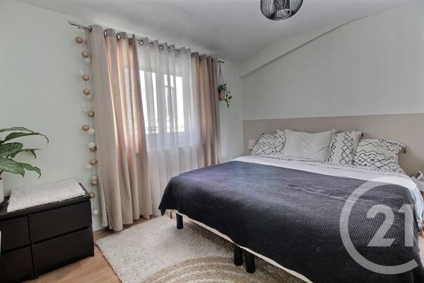 Appartement T4 à vendre  5 pièces - 97,60 m2 MONTLUEL - 01