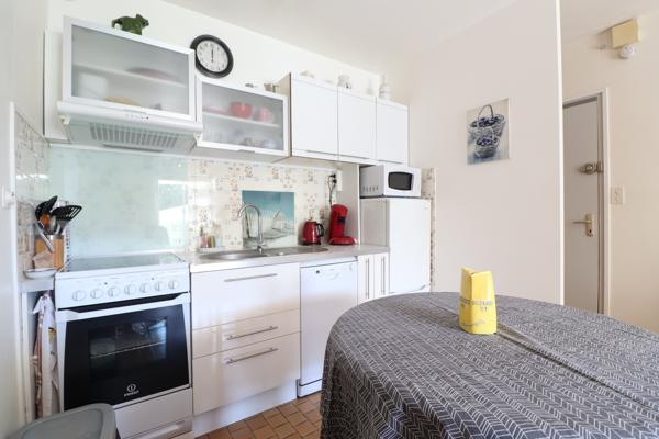 ROYAN - QUARTIER DU PARC - CHARMANT APPARTEMENT T1 AU CALME - BALCON et PARKING