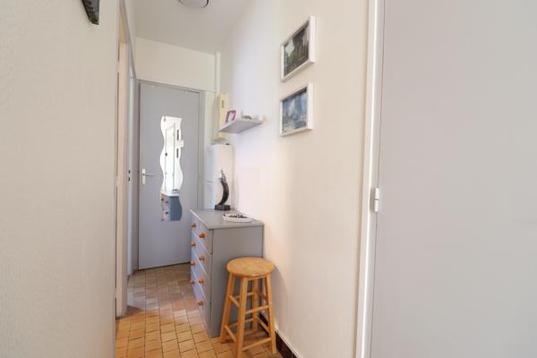 ROYAN - QUARTIER DU PARC - CHARMANT APPARTEMENT T1 AU CALME - BALCON et PARKING
